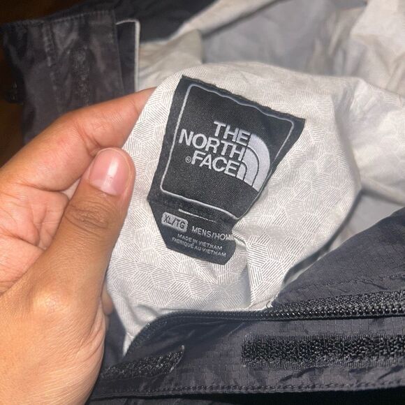 New The North Face Raincoat - Picture 3 of 4